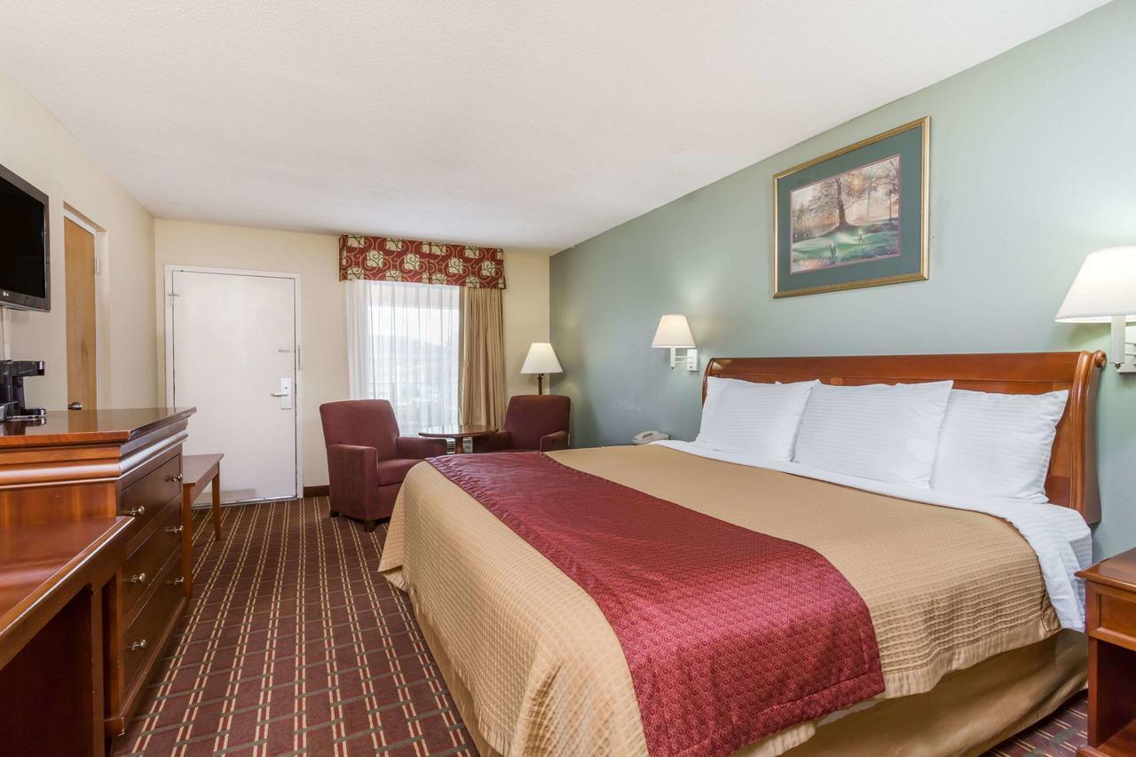 Days Inn By Wyndham Orangeburg Eksteriør bilde