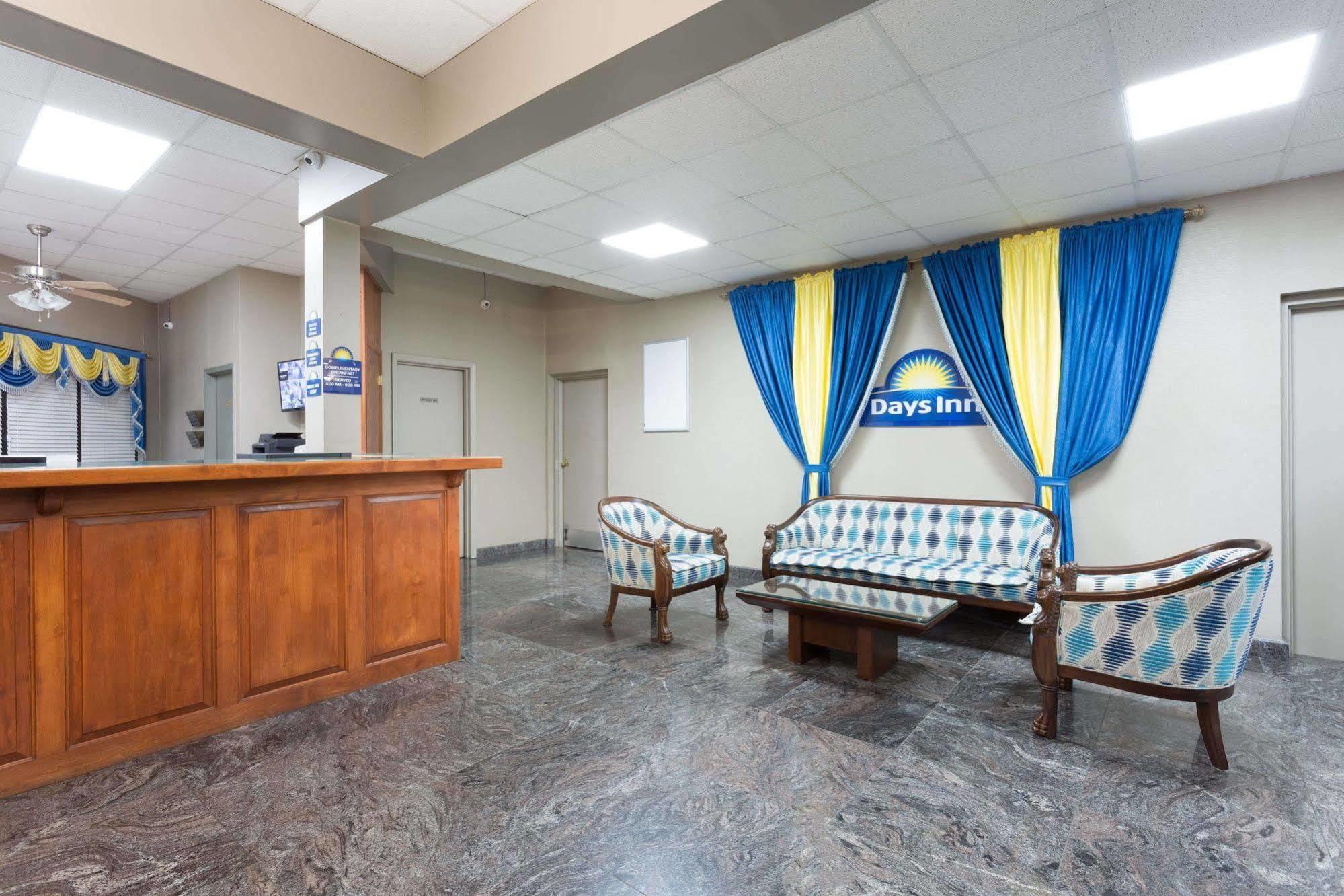 Days Inn By Wyndham Orangeburg Eksteriør bilde