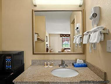 Days Inn By Wyndham Orangeburg Eksteriør bilde